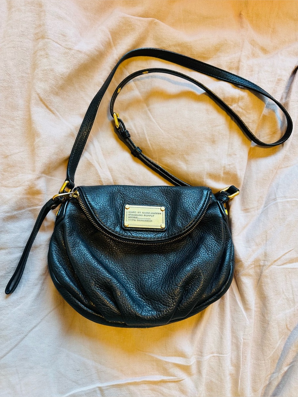 MARC JACOBS Black Leather Crossbody Bag